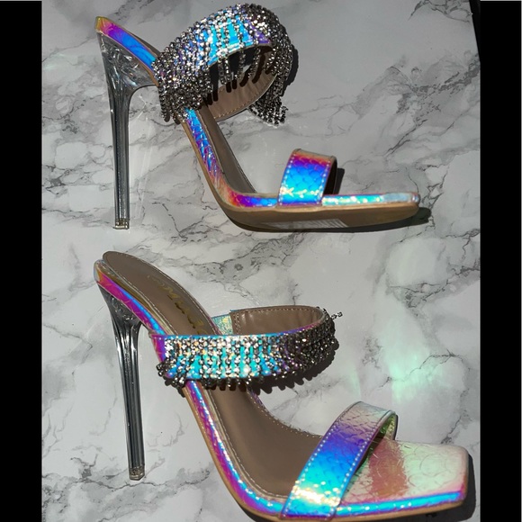 So extra 🤩 iridescent python clear heel with rhinestone fringe  🦄 - Picture 4 of 8